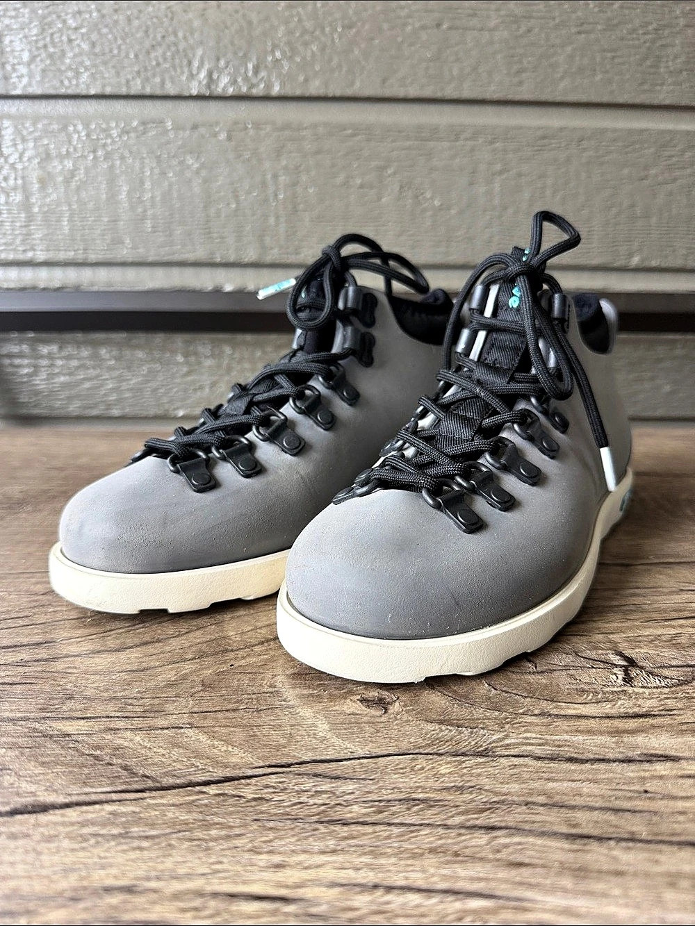 native Jefferson 2.0 Citylite CX Women’s Gray & White Boots size W 7/ M 5